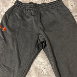 Under Armour Men size large joggers